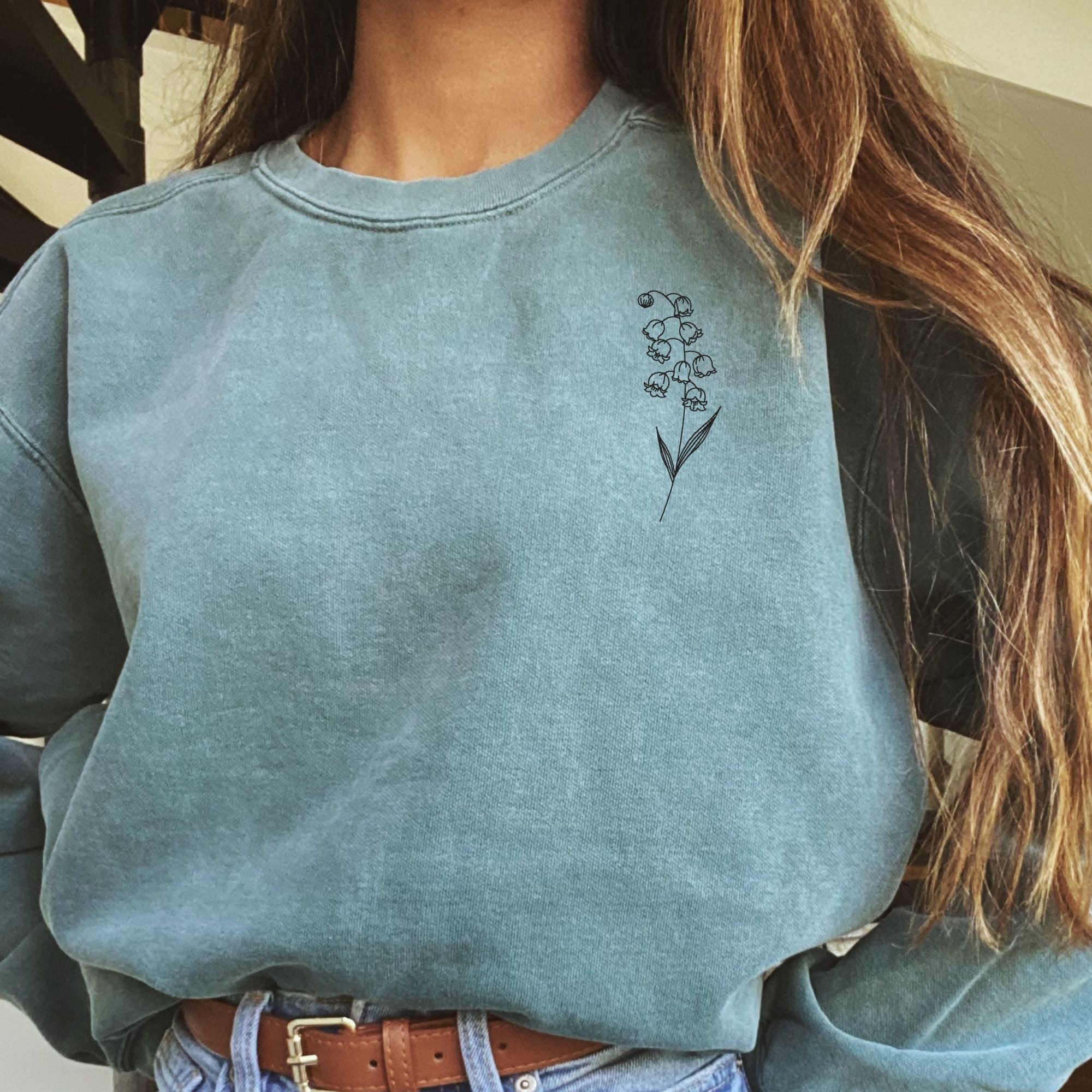 Birth Flower Embroidered Sweatshirt β Personalized Floral Crewneck