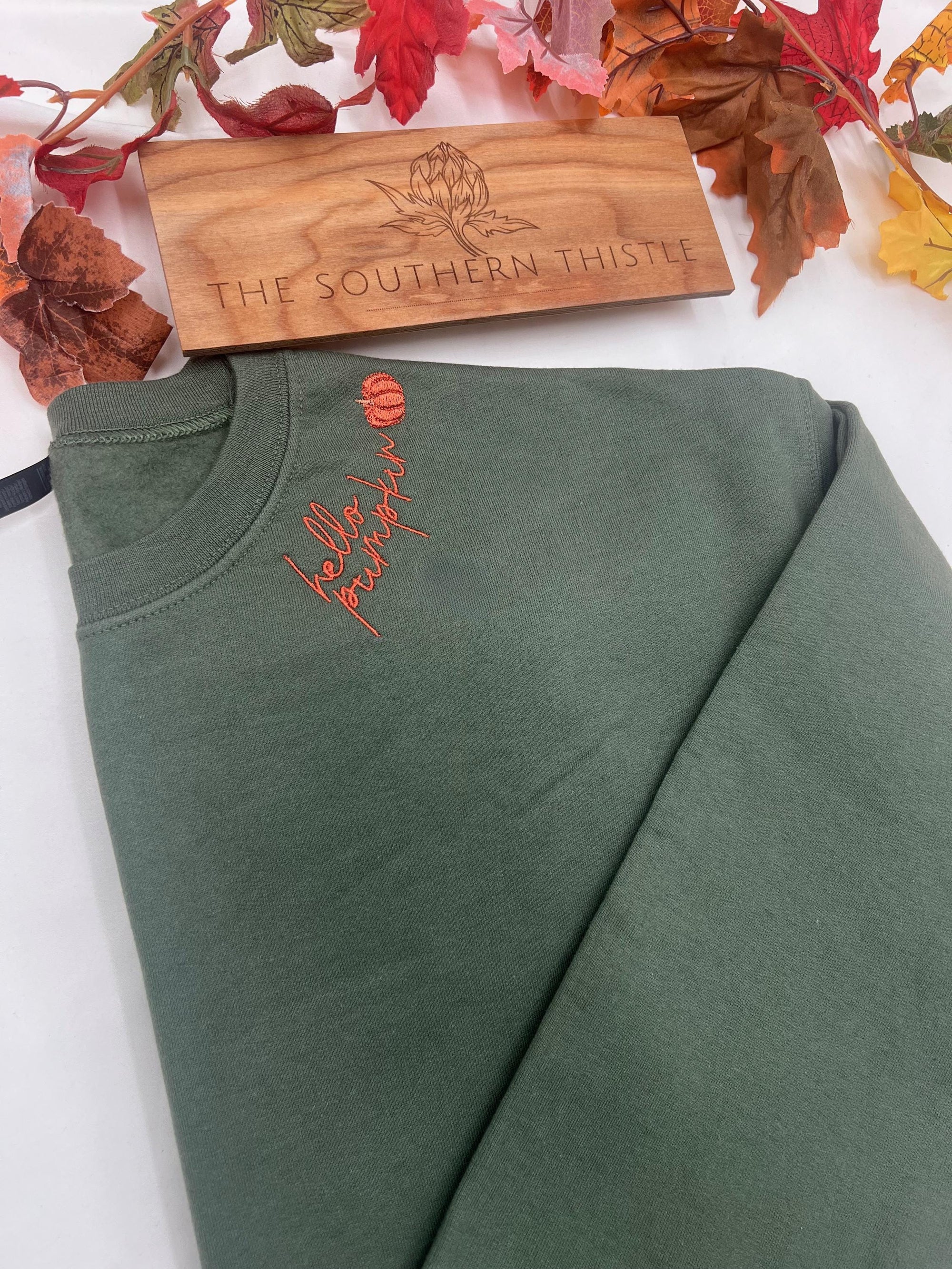 Fall Vibes Crewneck Sweatshirt – Cozy Autumn Pullover in Forest Green