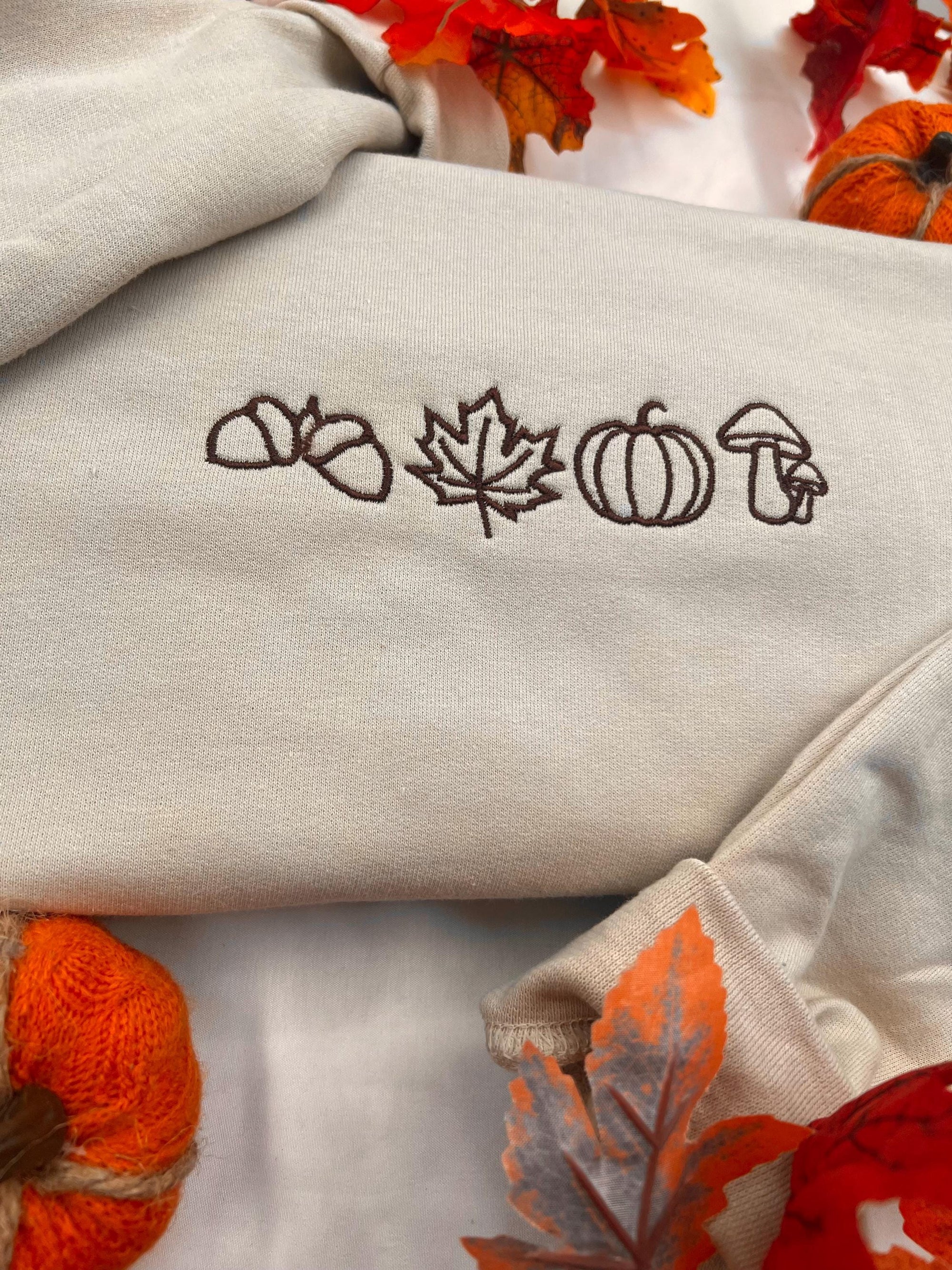 Autumn Icons Embroidered Crewneck Sweatshirt – Cozy Fall Pullover in Neutral Beige