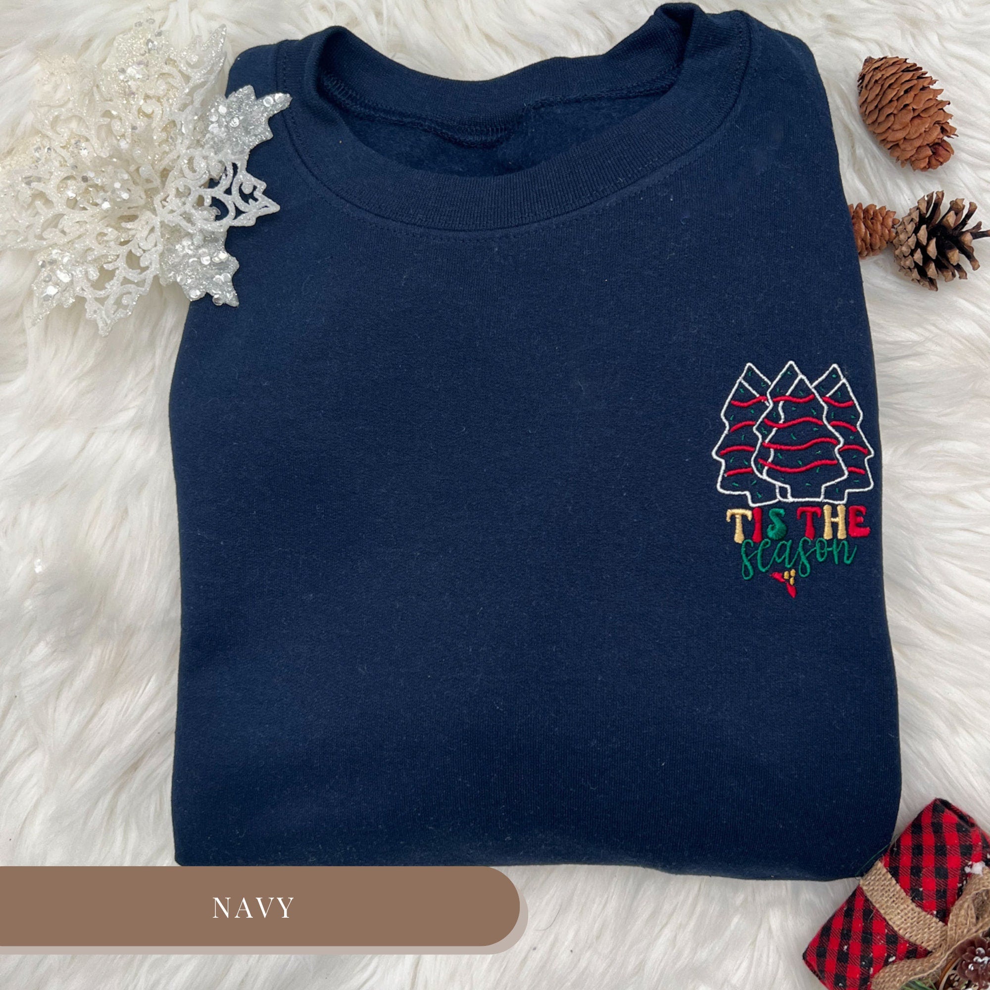 Embroidered Christmas Sweatshirt with Festive Cake Design - Cozy Holiday Apparel