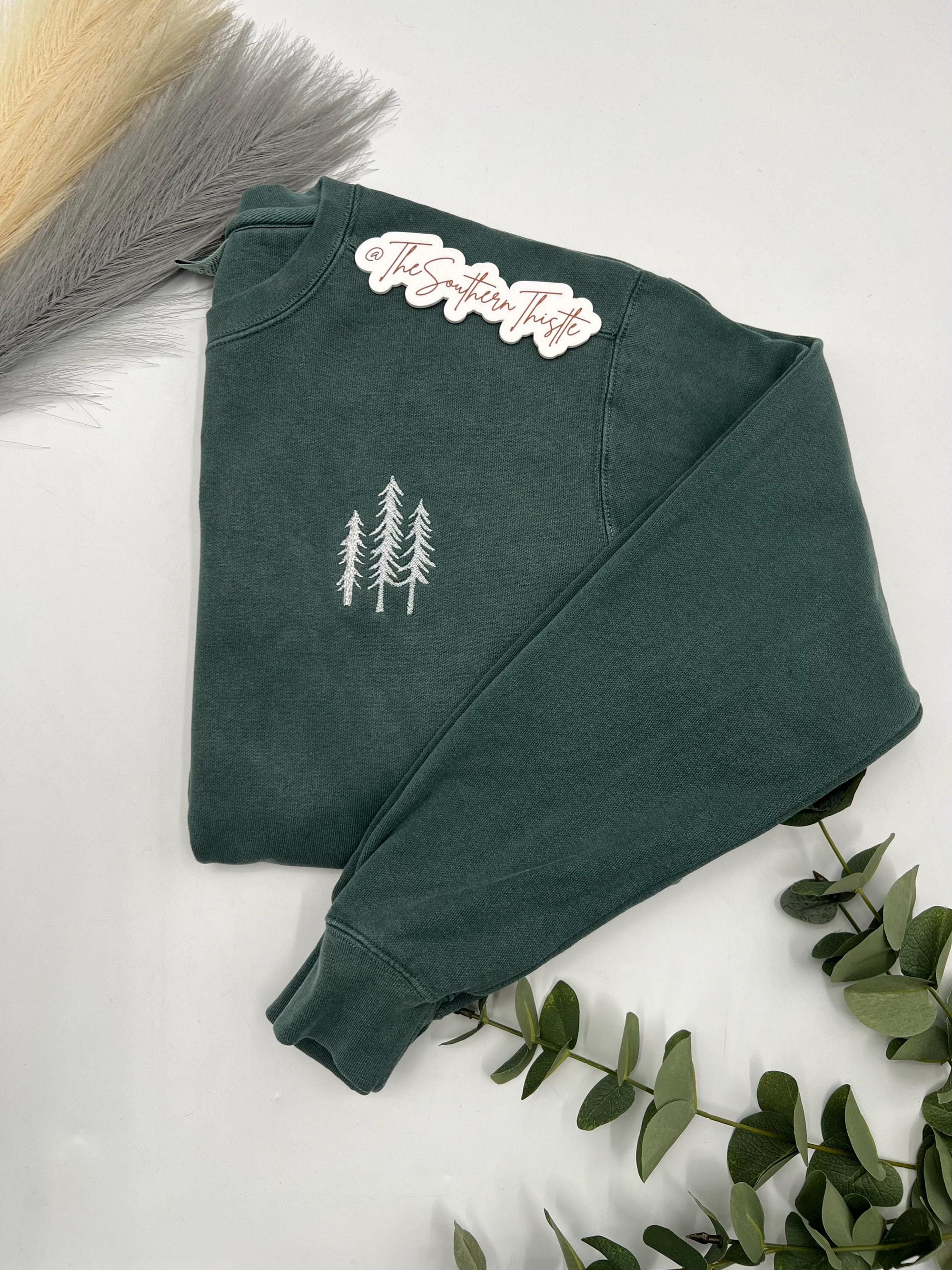 Minimalist Pine Tree Embroidered Sweatshirt – Cozy Outdoors Crewneck