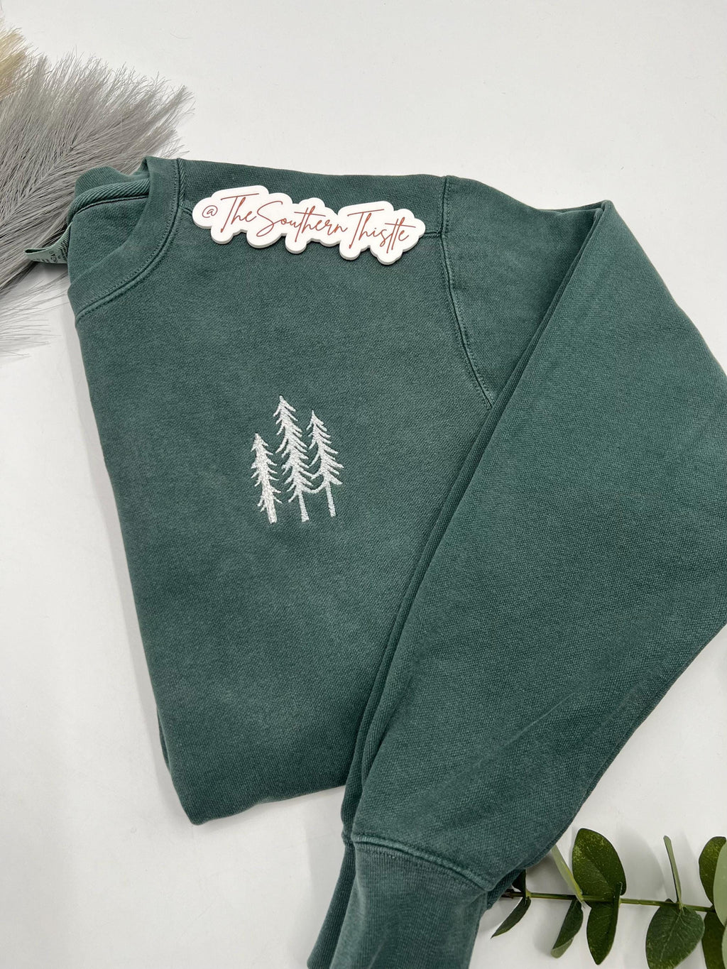 Minimalist Pine Tree Embroidered Sweatshirt – Cozy Outdoors Crewneck