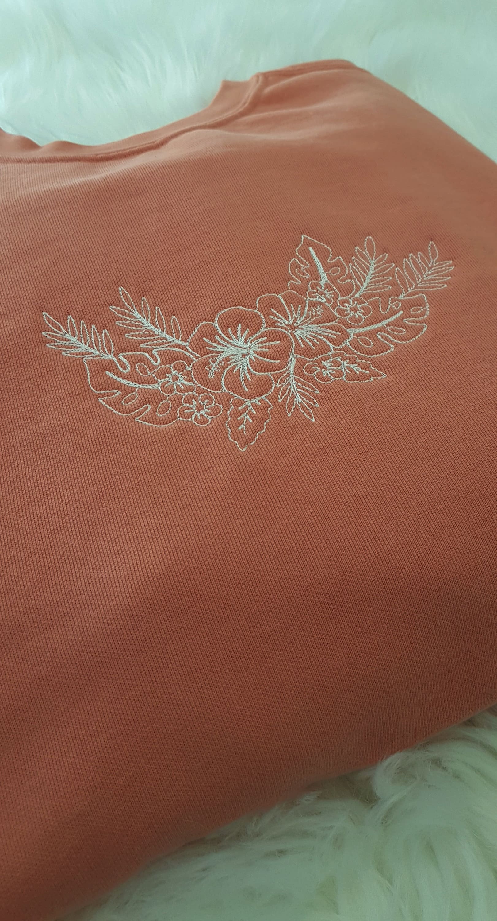 Embroidered Floral Sweatshirt – Elegant & Cozy