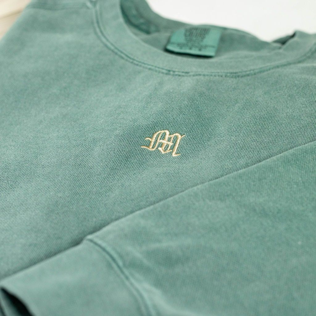 Minimalist Initial Embroidered Sweatshirt – Personalized Monogram Crewneck