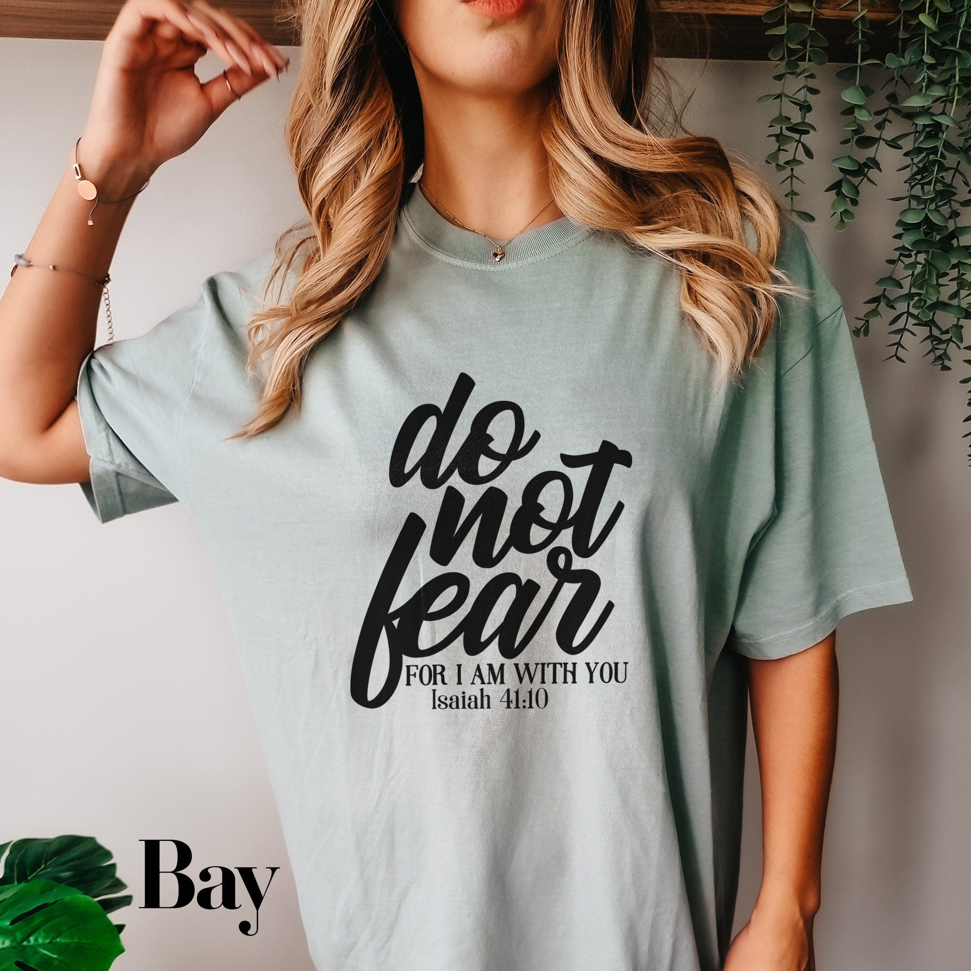 a woman wearing a t - shirt that says do not fear