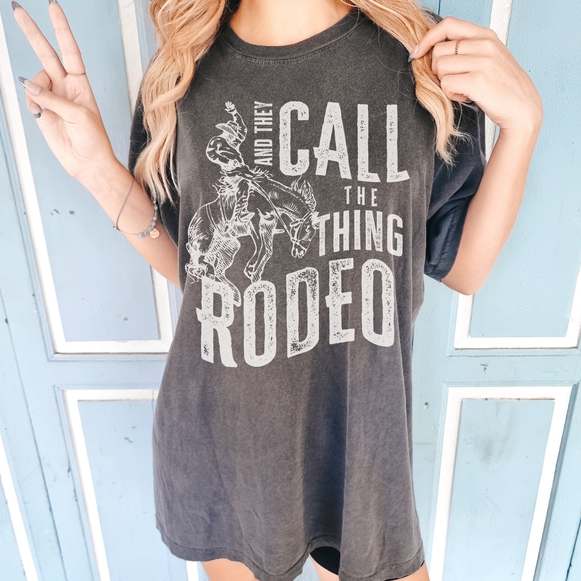 Western Style Rodeo Shirt - Classic Clothing for Cowboys and Cowgirls
