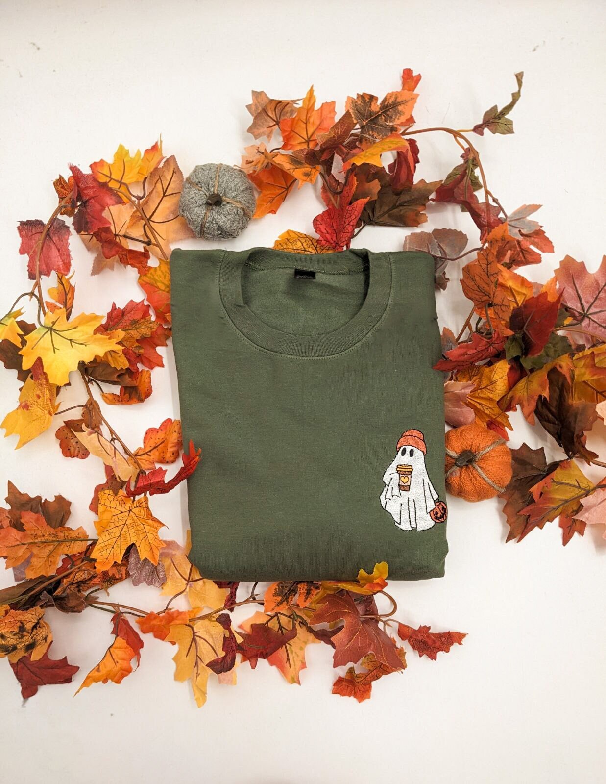 Cute Ghost Embroidered Sweatshirt – Cozy Fall & Halloween Aesthetic Crewneck